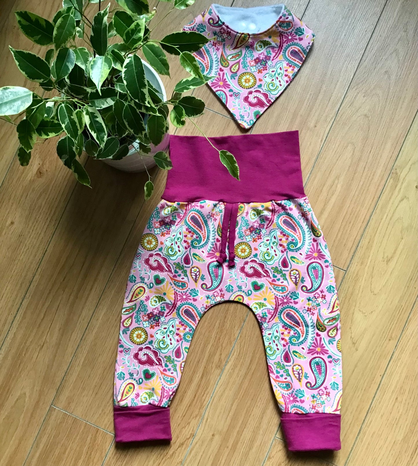 Bandana and harem pants paisley gr: 0 to 12 months