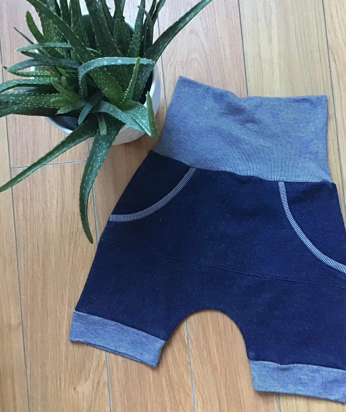 Scalable imitation jeans shorts gr: 1 to 3 years ready to go