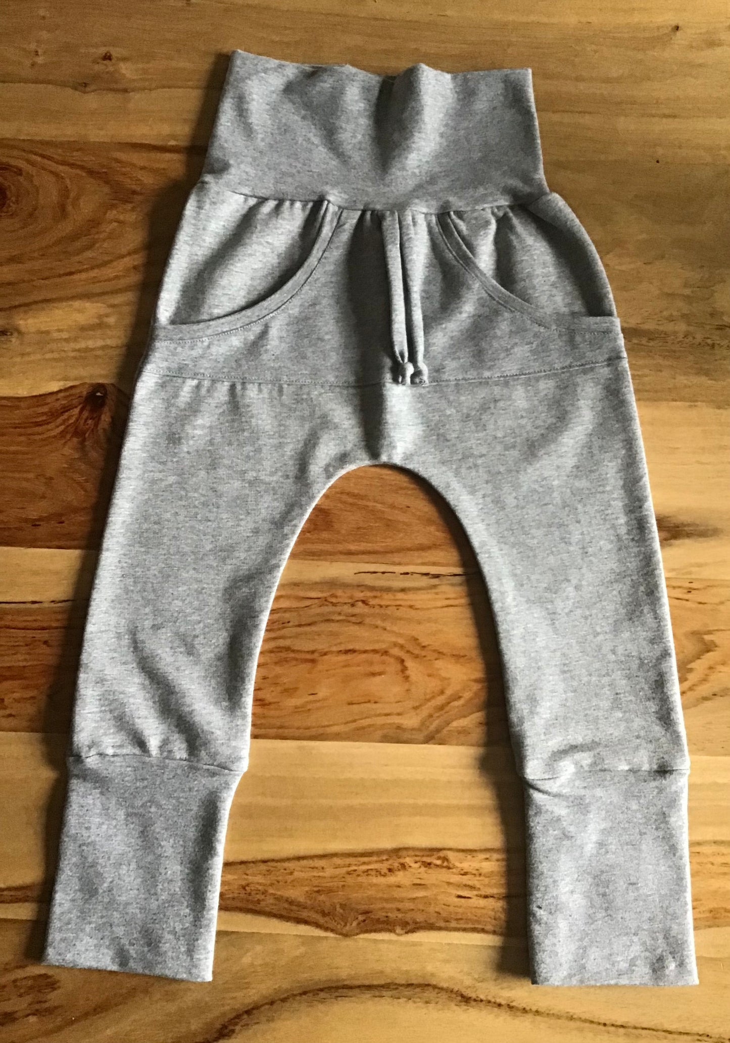 Sarouel avec poche kangourou en French Terry