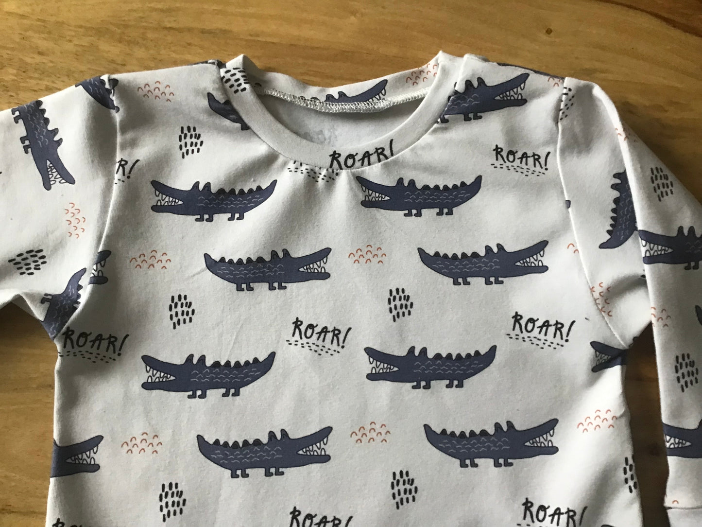 Evolutionary hoodie crocodiles ready to go gr: 6 to 36 months